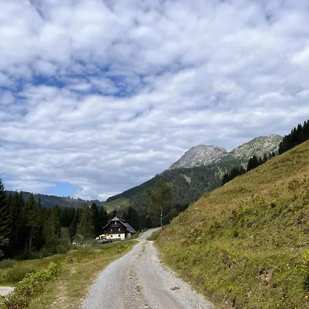 Haus Lois Holiday home Weissbriach